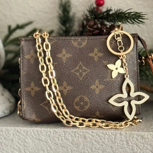 Louis Vuitton
LV Monogram Pouch converted Crossbody - Picture 1 of 13
